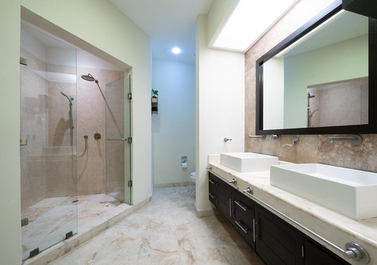 Condo Surf 405 - Luxury Oceanview Beachfront 3 Bedroom With Gym - At El Faro Condos بلايا ديل كارمن المظهر الخارجي الصورة